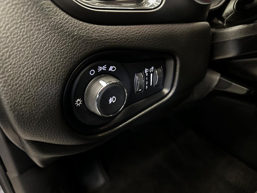 Foto do veículo JEEP RENEGADE  LONGITUDE T270 1.3 TB 4X2 FLEX AUT 2022 29.636 KM 107.900,00