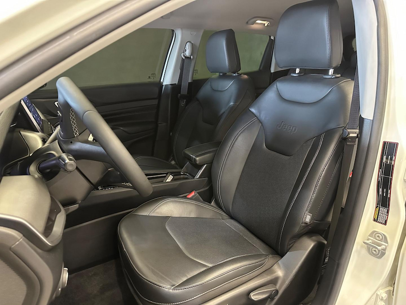 Foto do veículo JEEP COMPASS  LONG TF 2023 8.965 KM 145.900,00
