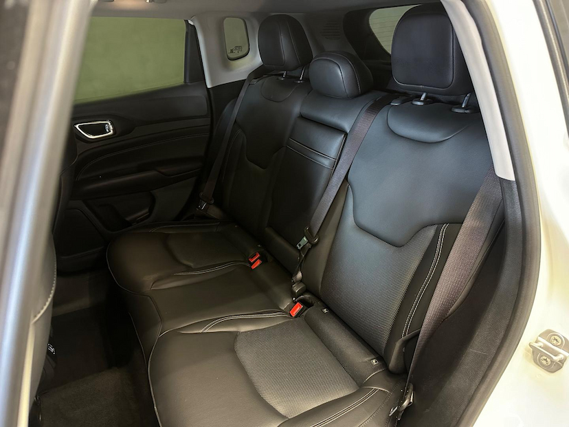 Foto do veículo JEEP COMPASS  LONG TF 2023 8.965 KM 145.900,00
