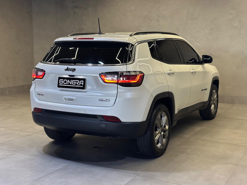 Foto do veículo JEEP COMPASS  LONG TF 2023 8.965 KM 145.900,00