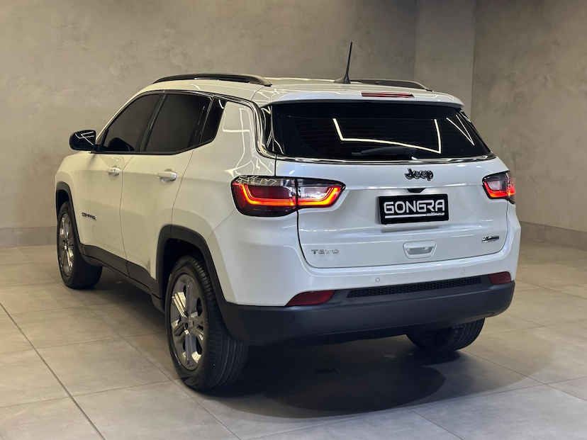 Foto do veículo JEEP COMPASS  LONG TF 2023 8.965 KM 145.900,00