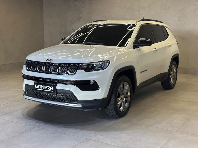 Foto do veículo JEEP COMPASS  LONG TF 2023 8.965 KM 145.900,00