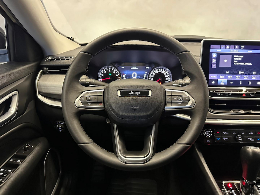 Foto do veículo JEEP COMPASS  LONG TF 2022 40.855 KM 132.900,00