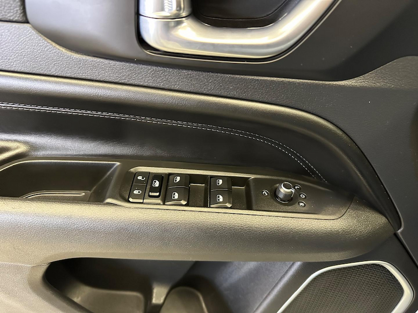 Foto do veículo JEEP COMPASS  LONG TF 2022 40.855 KM 132.900,00