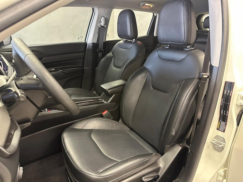Foto do veículo JEEP COMPASS  LONG TF 2022 40.855 KM 132.900,00