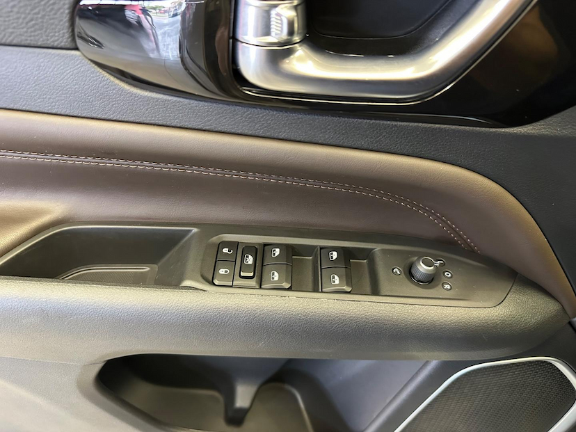 Foto do veículo JEEP COMMANDER  OVERLAND T270 1.3 TB FLEX AUT 2023 2.713 KM 209.900,00