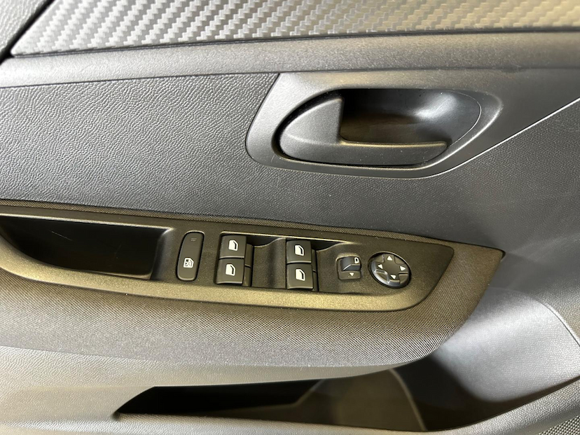 Foto do veículo PEUGEOT 208  LIKE MT 2022 37.290 KM 63.900,00