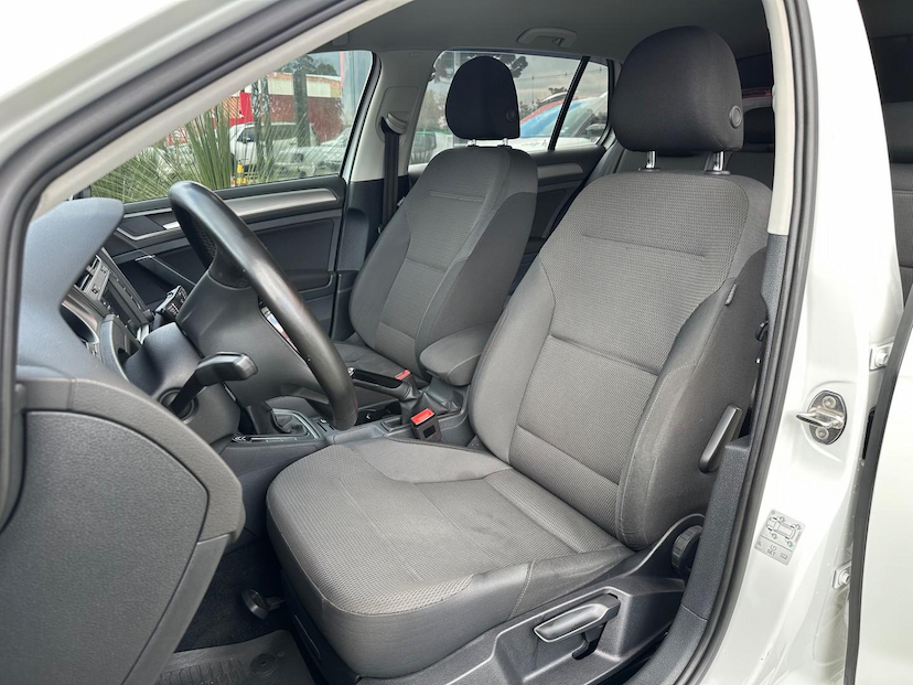 Foto do veículo VOLKSWAGEN GOLF  1.0 TSI COMFORTLINE 12V TOTAL FLEX 4P MANUAL 2017 100.375 KM 79.900,00