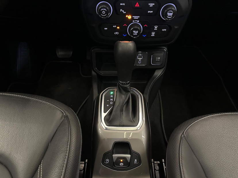 Foto do veículo JEEP RENEGADE  1.8 16V FLEX LIMITED 4P AUT 2021 46.631 KM 99.900,00