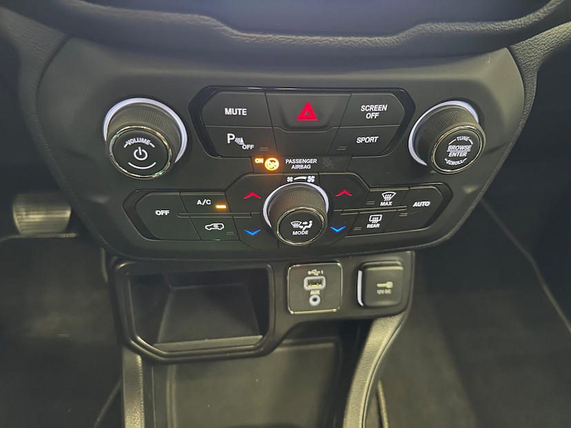 Foto do veículo JEEP RENEGADE  1.8 16V FLEX LIMITED 4P AUT 2021 46.631 KM 99.900,00
