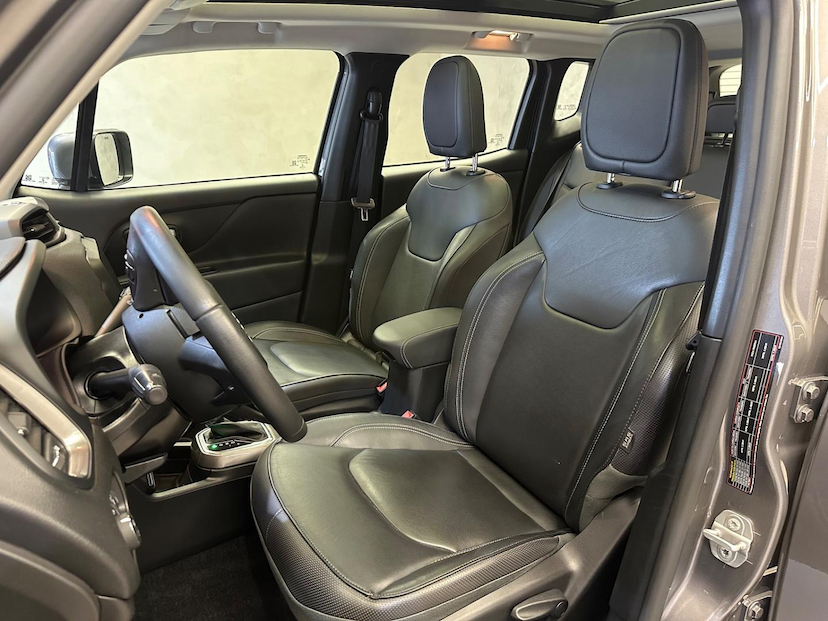 Foto do veículo JEEP RENEGADE  1.8 16V FLEX LIMITED 4P AUT 2021 46.631 KM 99.900,00