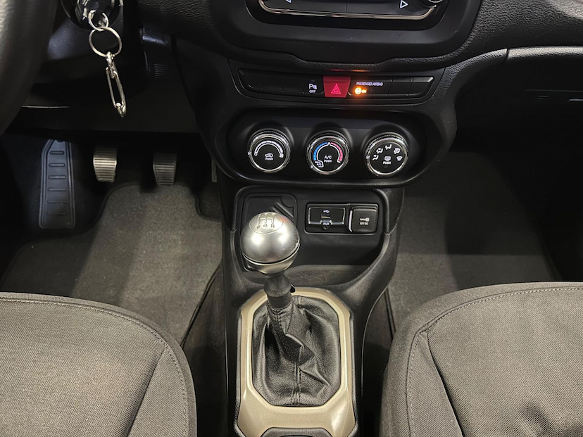 Foto do veículo JEEP RENEGADE  1.8 16V FLEX SPORT 4P MANUAL 2016 100.000 KM 63.900,00