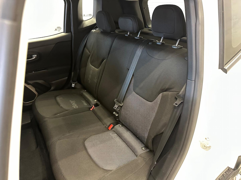 Foto do veículo JEEP RENEGADE  1.8 16V FLEX SPORT 4P MANUAL 2016 100.000 KM 63.900,00