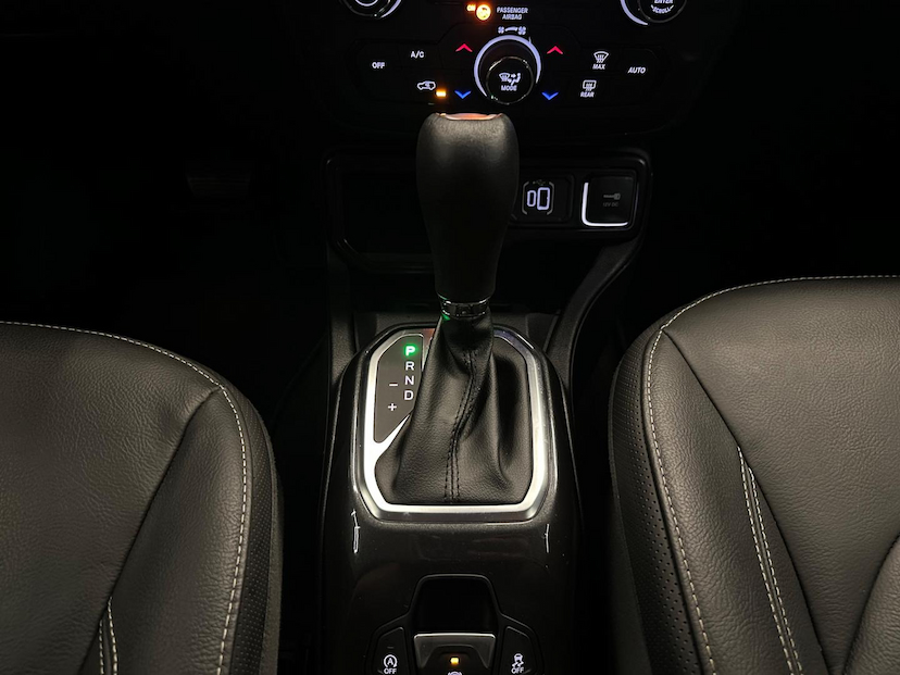 Foto do veículo JEEP RENEGADE  LGTD T270 2023 23.178 KM 118.900,00