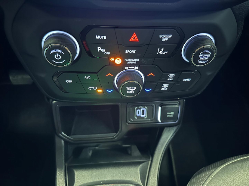 Foto do veículo JEEP RENEGADE  LGTD T270 2023 23.178 KM 118.900,00