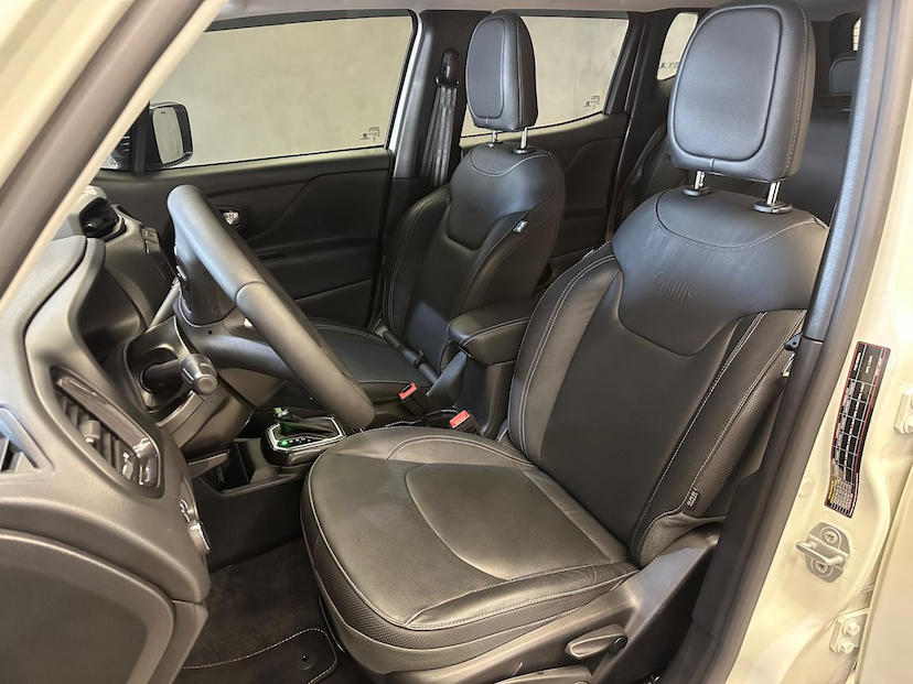 Foto do veículo JEEP RENEGADE  LGTD T270 2023 23.178 KM 118.900,00