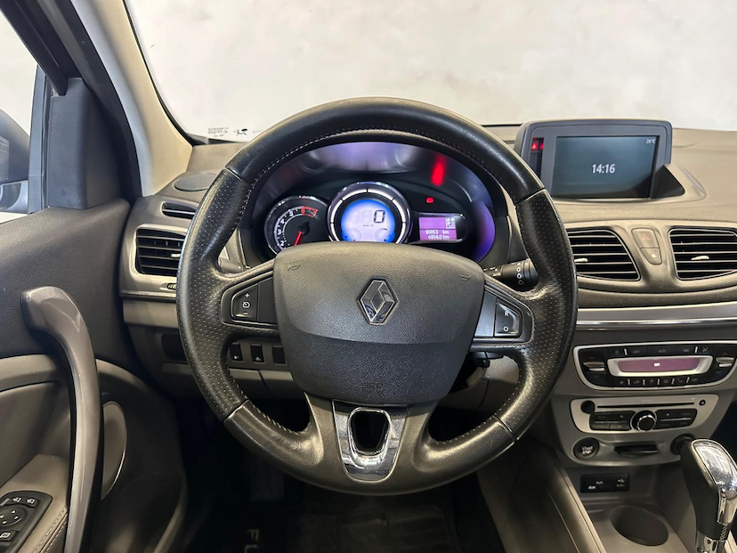 Foto do veículo RENAULT FLUENCE  PREVILEGE 2.0 AUT 2015 79.900 KM 68.900,00