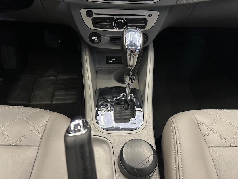 Foto do veículo RENAULT FLUENCE  PREVILEGE 2.0 AUT 2015 79.900 KM 68.900,00