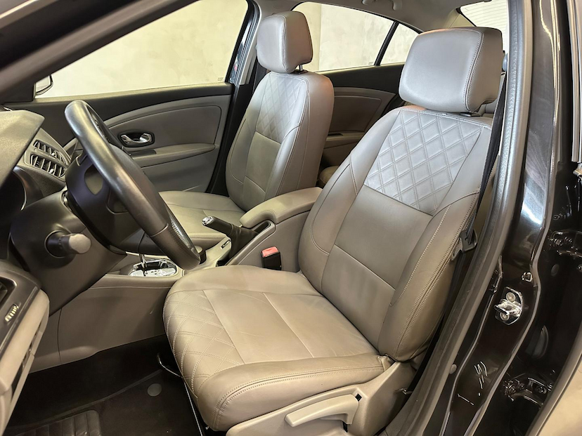 Foto do veículo RENAULT FLUENCE  PREVILEGE 2.0 AUT 2015 79.900 KM 68.900,00