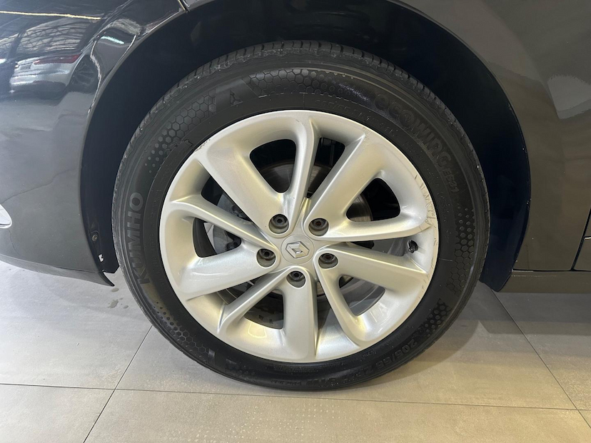 Foto do veículo RENAULT FLUENCE  PREVILEGE 2.0 AUT 2015 79.900 KM 68.900,00