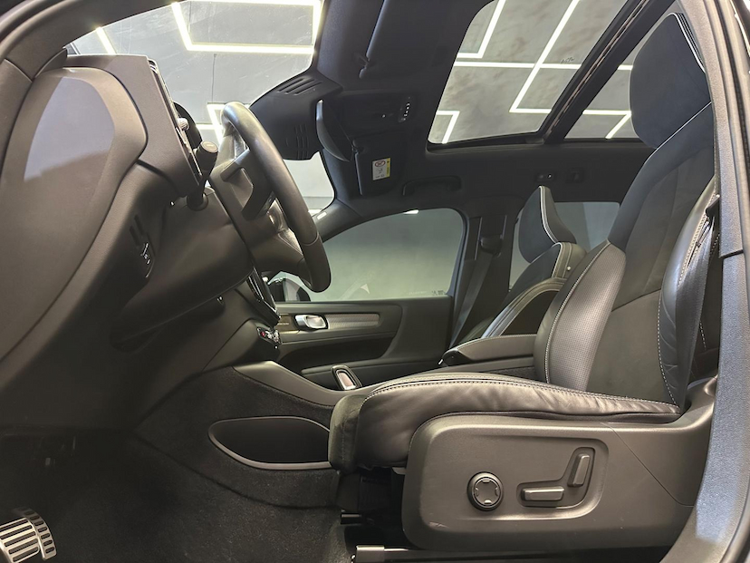 Foto do veículo VOLVO XC40 XC 40 T-5 HÍBRIDO R-DESIGN 1.5 262CV FWD 2021 28.838 KM 219.900,00