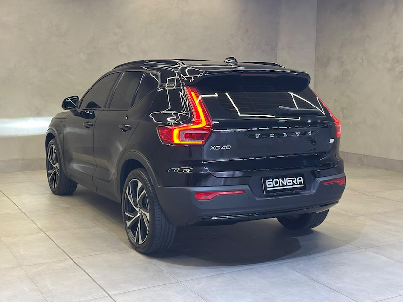 Foto do veículo VOLVO XC40 XC 40 T-5 HÍBRIDO R-DESIGN 1.5 262CV FWD 2021 28.838 KM 219.900,00