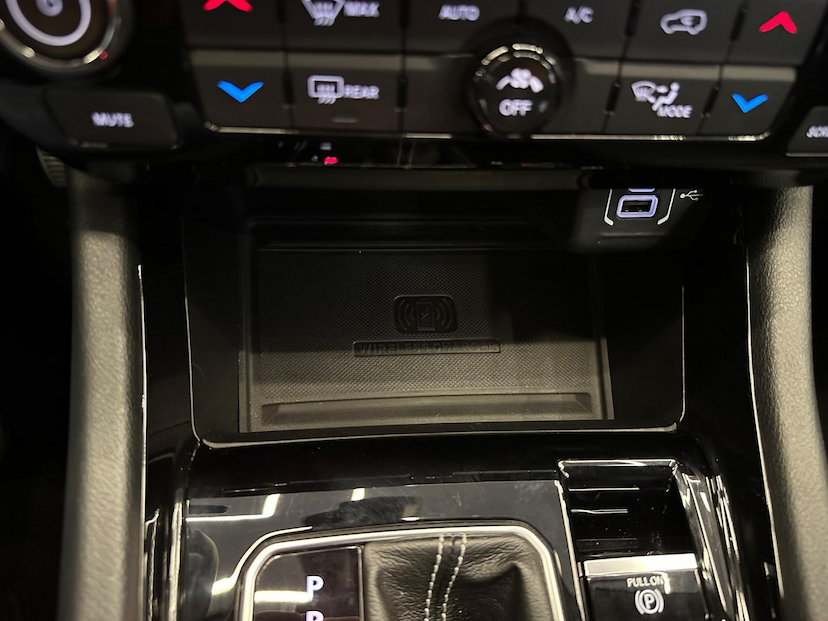 Foto do veículo JEEP COMPASS  LONG TF 2023 14.382 KM 144.900,00