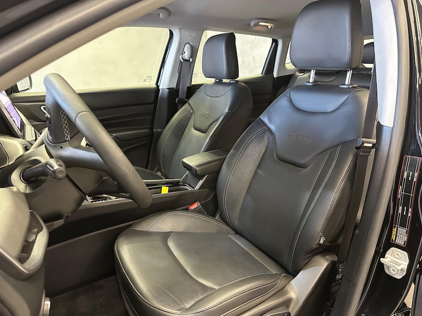 Foto do veículo JEEP COMPASS  LONG TF 2023 14.382 KM 144.900,00