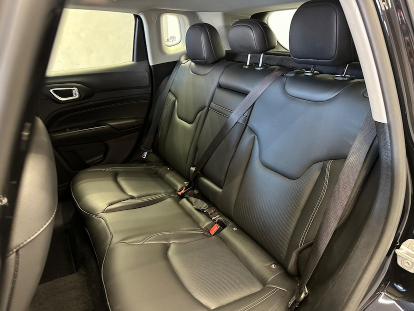 Foto do veículo JEEP COMPASS  LONG TF 2023 14.382 KM 144.900,00
