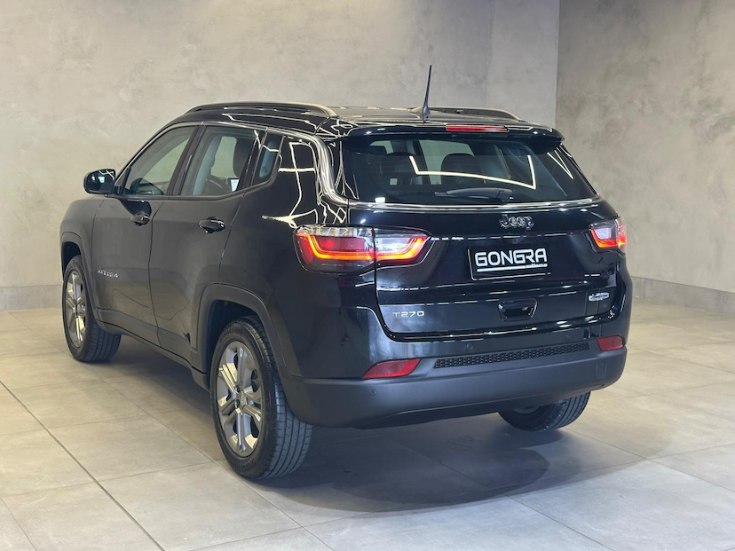Foto do veículo JEEP COMPASS  LONG TF 2023 14.382 KM 144.900,00