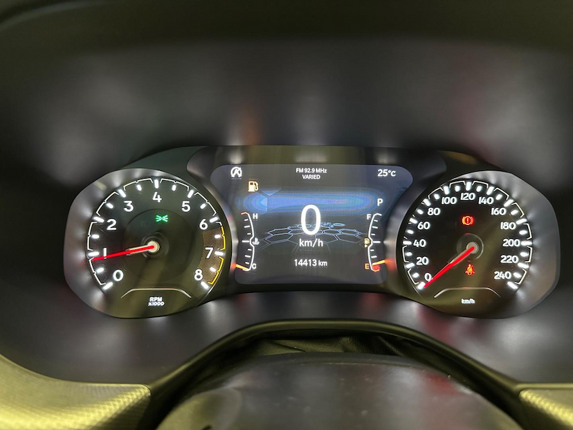 Foto do veículo JEEP COMPASS  LONG TF 2023 14.382 KM 144.900,00