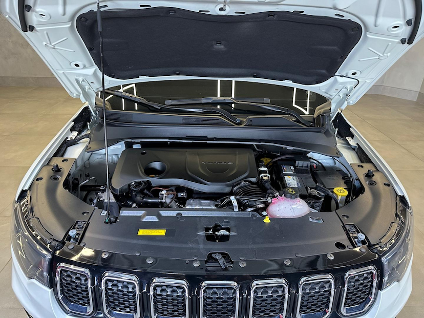 Foto do veículo JEEP COMPASS  LONG TF 2024 17.415 KM 162.900,00