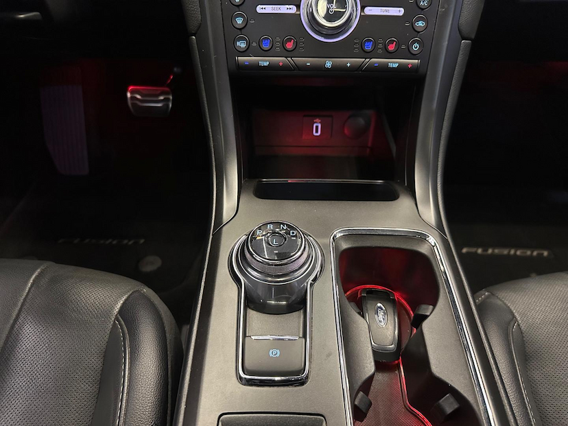 Foto do veículo FORD FUSION  TIT HYBRID 2018 57.435 KM 125.900,00