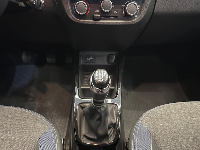 Foto do veículo RENAULT KWID  INTENSE 1.0 MT 2023 12.022 KM 59.900,00