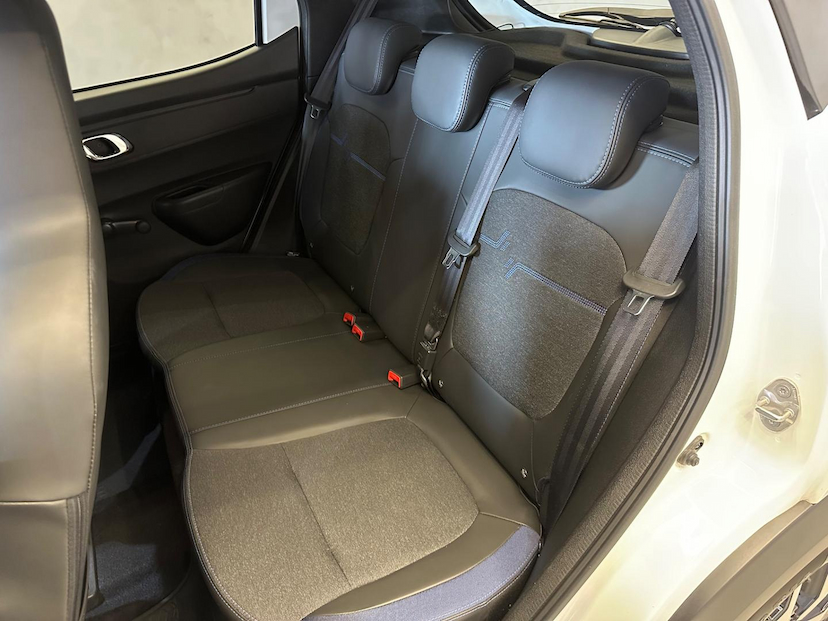 Foto do veículo RENAULT KWID  INTENSE 1.0 MT 2023 12.022 KM 59.900,00
