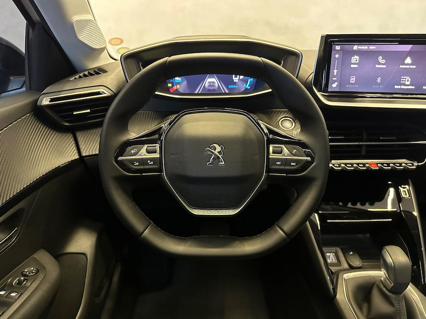Foto do veículo PEUGEOT 208  GRIFFE 2023 23.325 KM 94.900,00