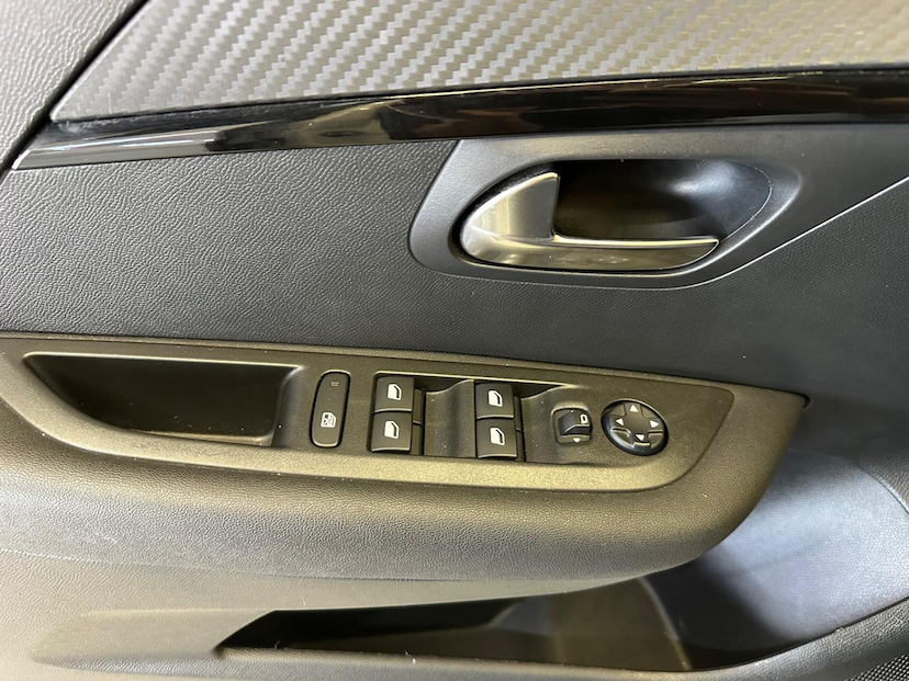 Foto do veículo PEUGEOT 208  GRIFFE 2023 23.325 KM 94.900,00