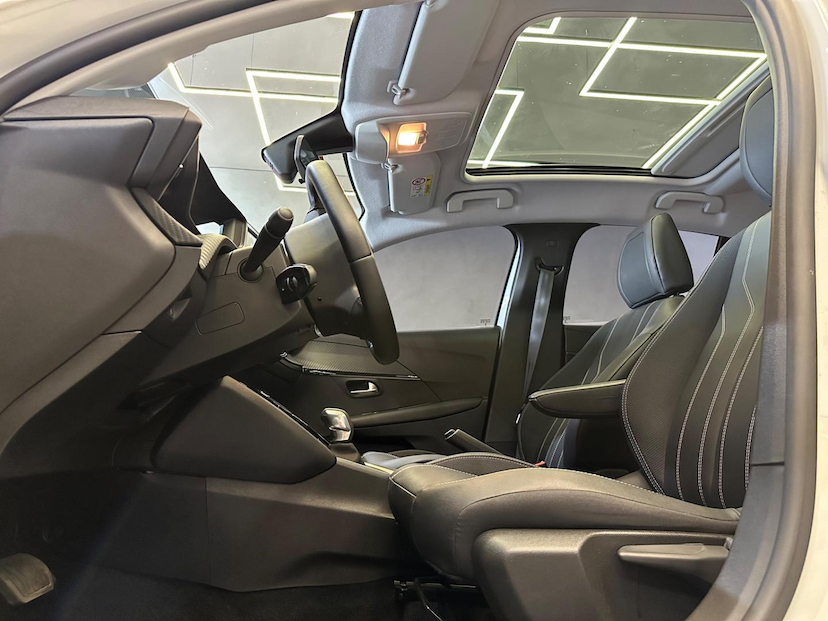 Foto do veículo PEUGEOT 208  GRIFFE 2023 23.325 KM 94.900,00