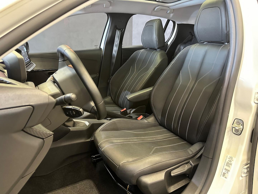 Foto do veículo PEUGEOT 208  GRIFFE 2023 23.325 KM 94.900,00