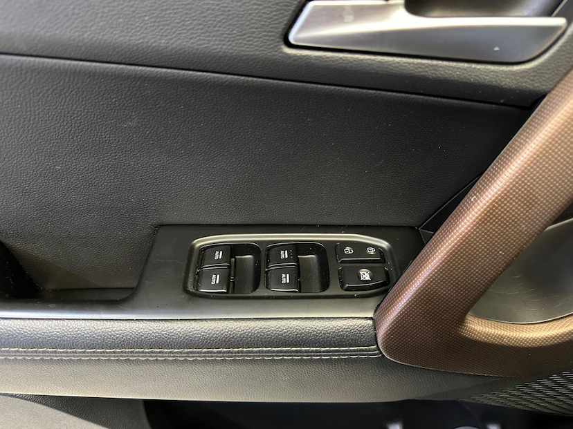 Foto do veículo HYUNDAI CRETA  2.0 16V FLEX PRESTIGE AUTOMATICO 2018 98.125 KM 89.900,00