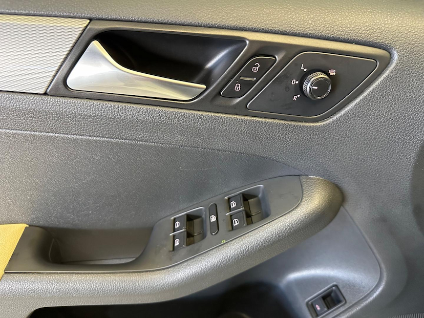 Foto do veículo VOLKSWAGEN JETTA  TL AF 2016 85.753 KM 74.900,00