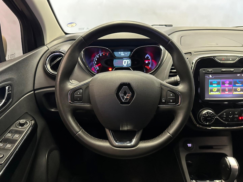 Foto do veículo RENAULT CAPTUR  INTEN 16A 2018 46.000 KM 74.900,00