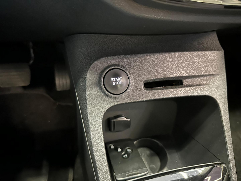Foto do veículo RENAULT CAPTUR  INTEN 16A 2018 46.000 KM 74.900,00