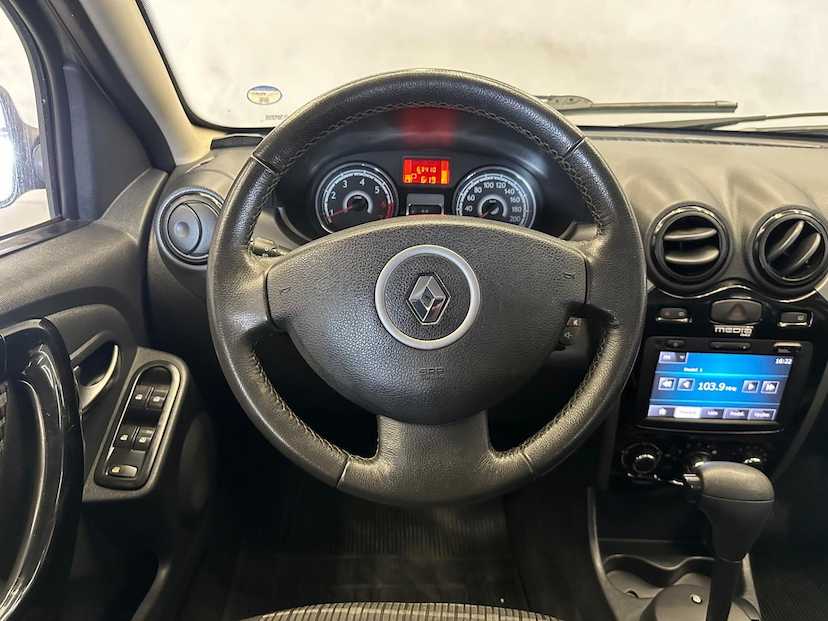 Foto do veículo RENAULT SANDERO  1.6 PRIVILEGE 2014 63.320 KM 46.900,00