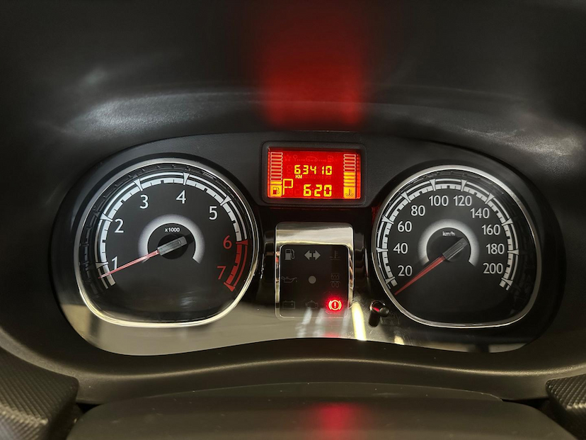 Foto do veículo RENAULT SANDERO  1.6 PRIVILEGE 2014 63.320 KM 46.900,00