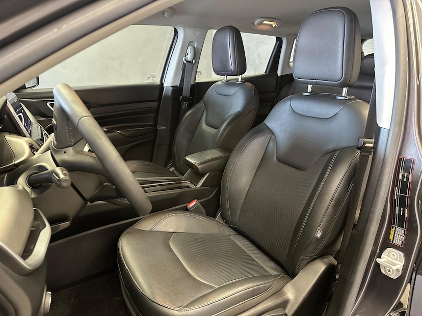Foto do veículo JEEP COMPASS  LONG TF 2022 44.900 KM 134.900,00