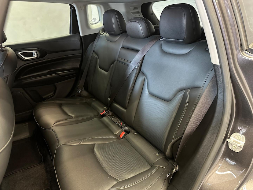 Foto do veículo JEEP COMPASS  LONG TF 2022 44.900 KM 134.900,00