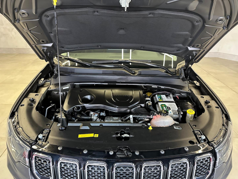 Foto do veículo JEEP COMPASS  LONG TF 2022 44.900 KM 134.900,00