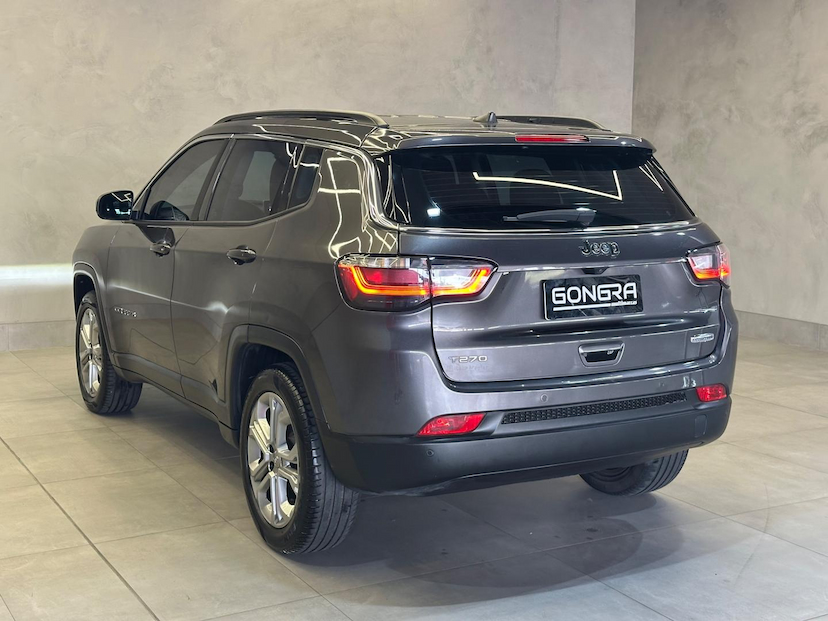 Foto do veículo JEEP COMPASS  LONG TF 2022 44.900 KM 134.900,00