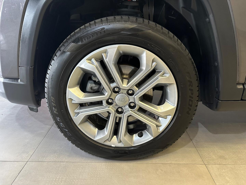 Foto do veículo JEEP COMPASS  LONG TF 2022 44.900 KM 134.900,00